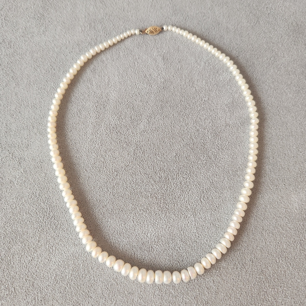 Graduated Pearls Necklace Women's White Beaded Formal Classic Elegant Gift